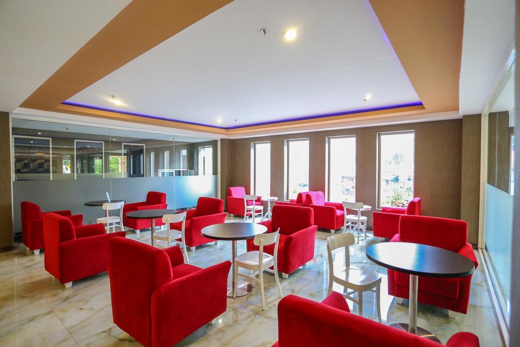 Sylvia Hotel Premier Kupang Kupang  Exterior photo