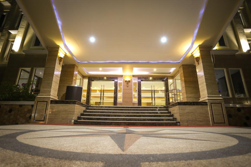 Sylvia Hotel Premier Kupang Kupang  Exterior photo