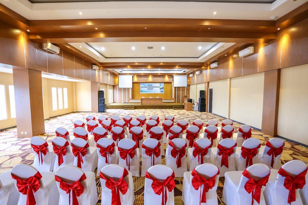 Sylvia Hotel Premier Kupang Kupang  Exterior photo