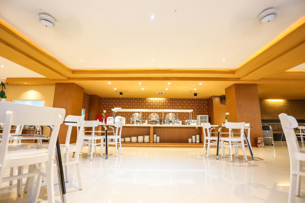 Sylvia Hotel Premier Kupang Kupang  Exterior photo