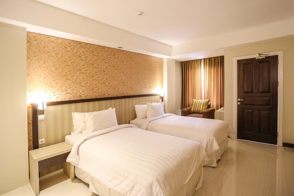 Sylvia Hotel Premier Kupang Kupang  Exterior photo