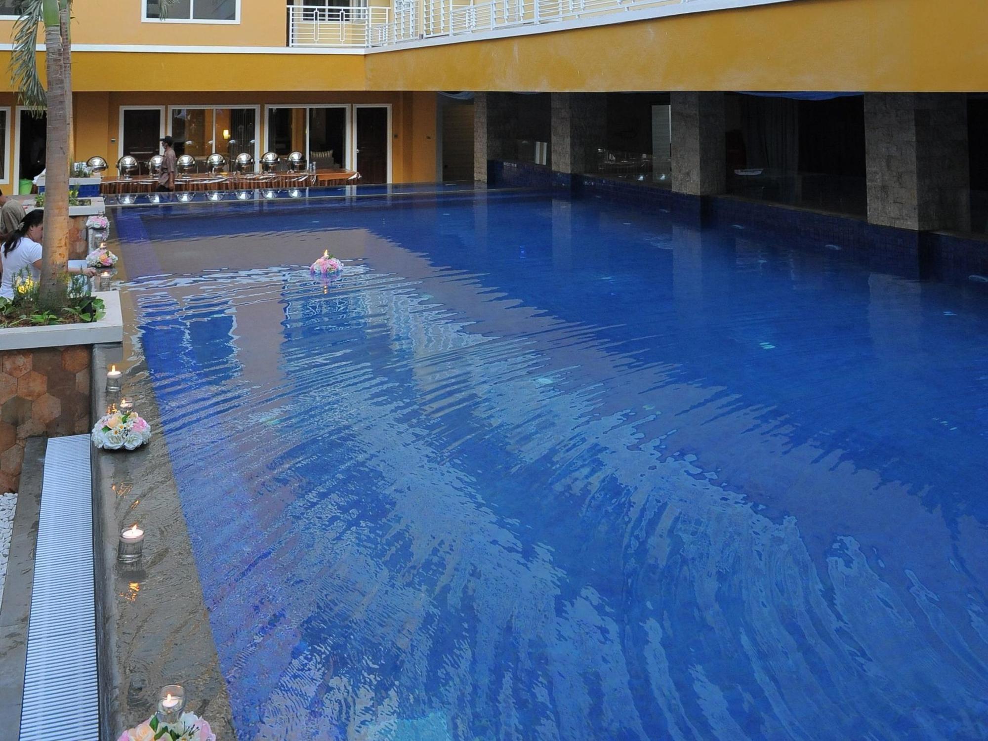Sylvia Hotel Premier Kupang Kupang  Exterior photo