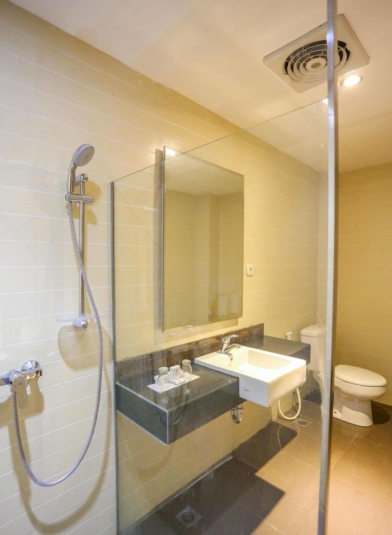 Sylvia Hotel Premier Kupang Kupang  Exterior photo