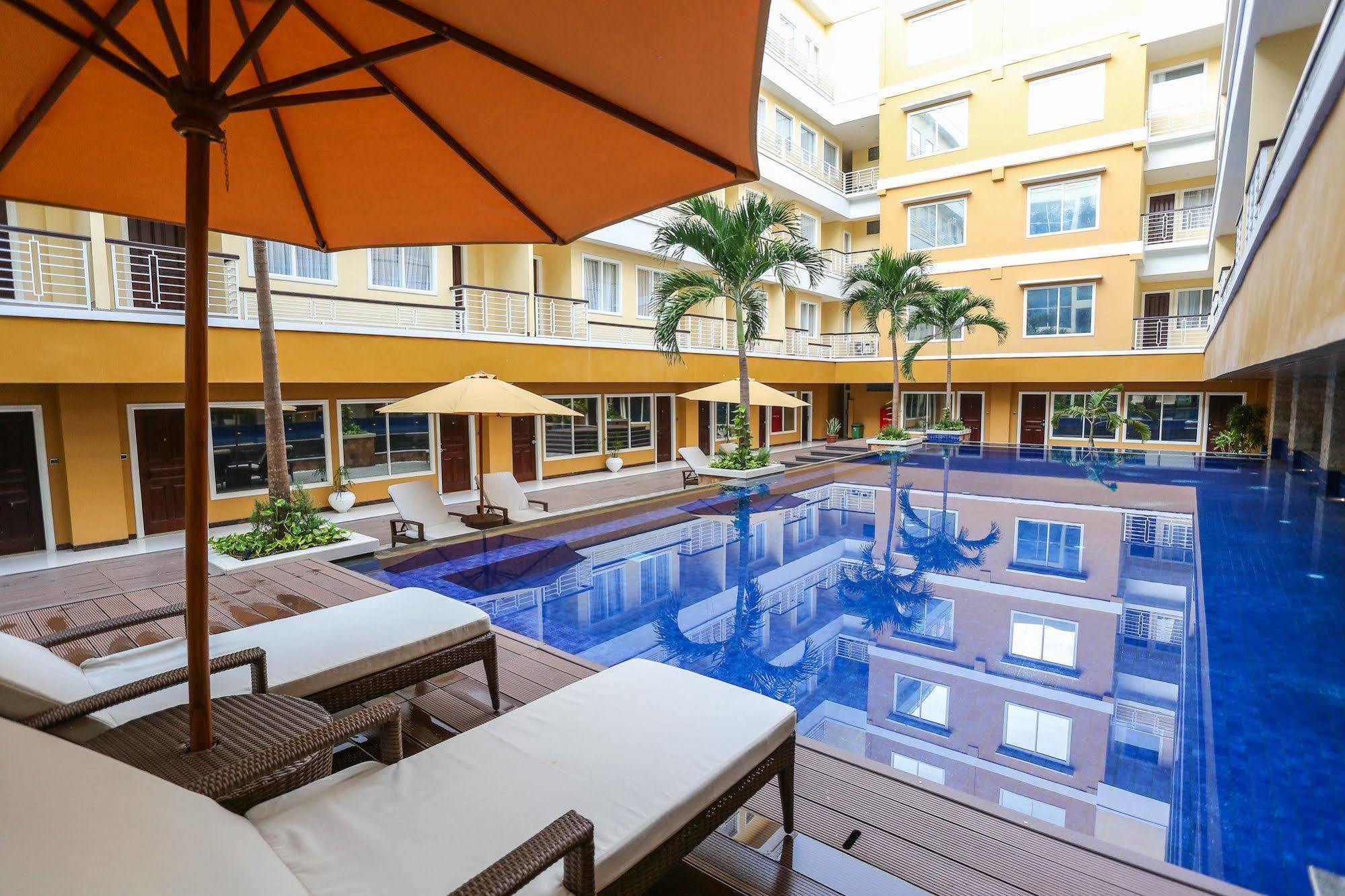 Sylvia Hotel Premier Kupang Kupang  Exterior photo