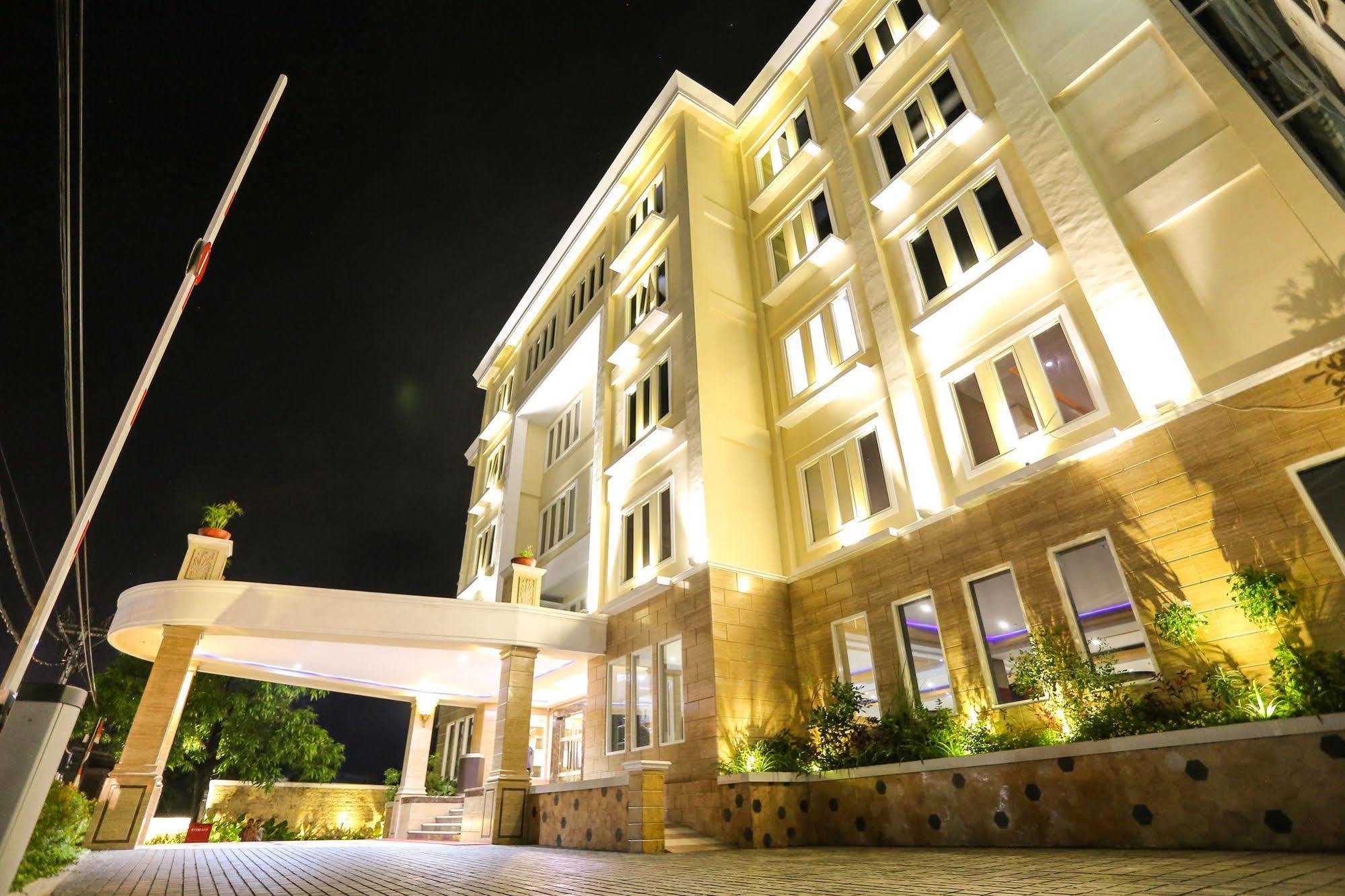 Sylvia Hotel Premier Kupang Kupang  Exterior photo